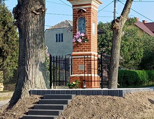 Odrestaurowana kapliczka w Zastowie