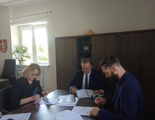 Podpisano umowę na realizację zadania pn.: „Przebudowa dróg gminnych w miejscowościach: Kocmyrzów, Prusy, Krzysztoforzyce, Głęboka, Rawałowice.”